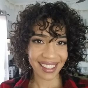 Meet your Posher, Adrienne